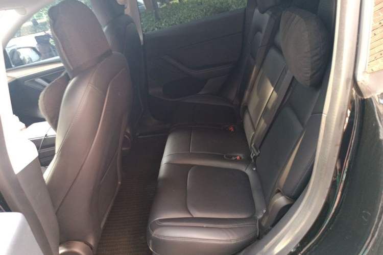 Used Tesla Model Y 2022 Performance High-Performance All-Wheel-Drive Version Left Rear Seat