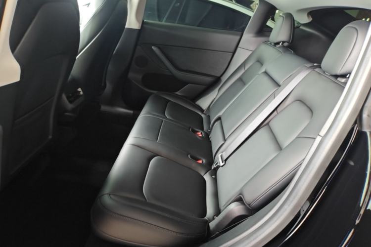 Used Tesla Model Y 2022 Long-Range All-Wheel-Drive Version Left Rear Seat