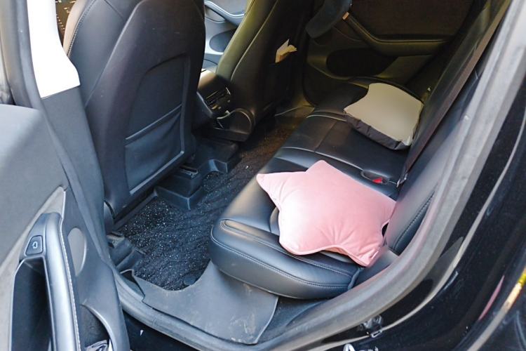 Used Tesla Model Y 2022 Rear-Wheel-Drive Version Left Rear Seat