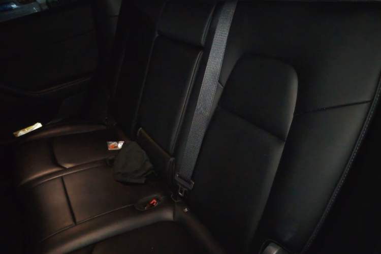 Used Tesla Model Y 2022 Performance High-Performance All-Wheel-Drive Version Left Rear Seat