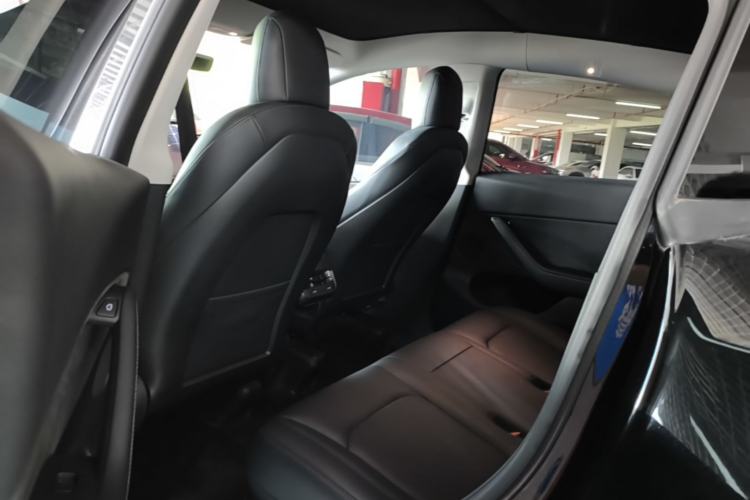 Used Tesla Model Y 2022 Long-Range All-Wheel-Drive Version Left Rear Seat