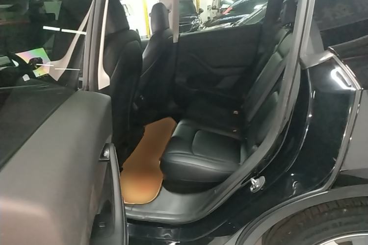 Used Tesla Model Y 2022 Long-Range All-Wheel-Drive Version Left Rear Seat