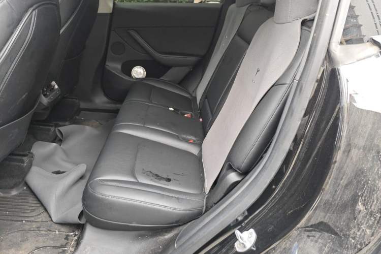Used Tesla Model Y 2022 Long-Range All-Wheel-Drive Version Left Rear Seat