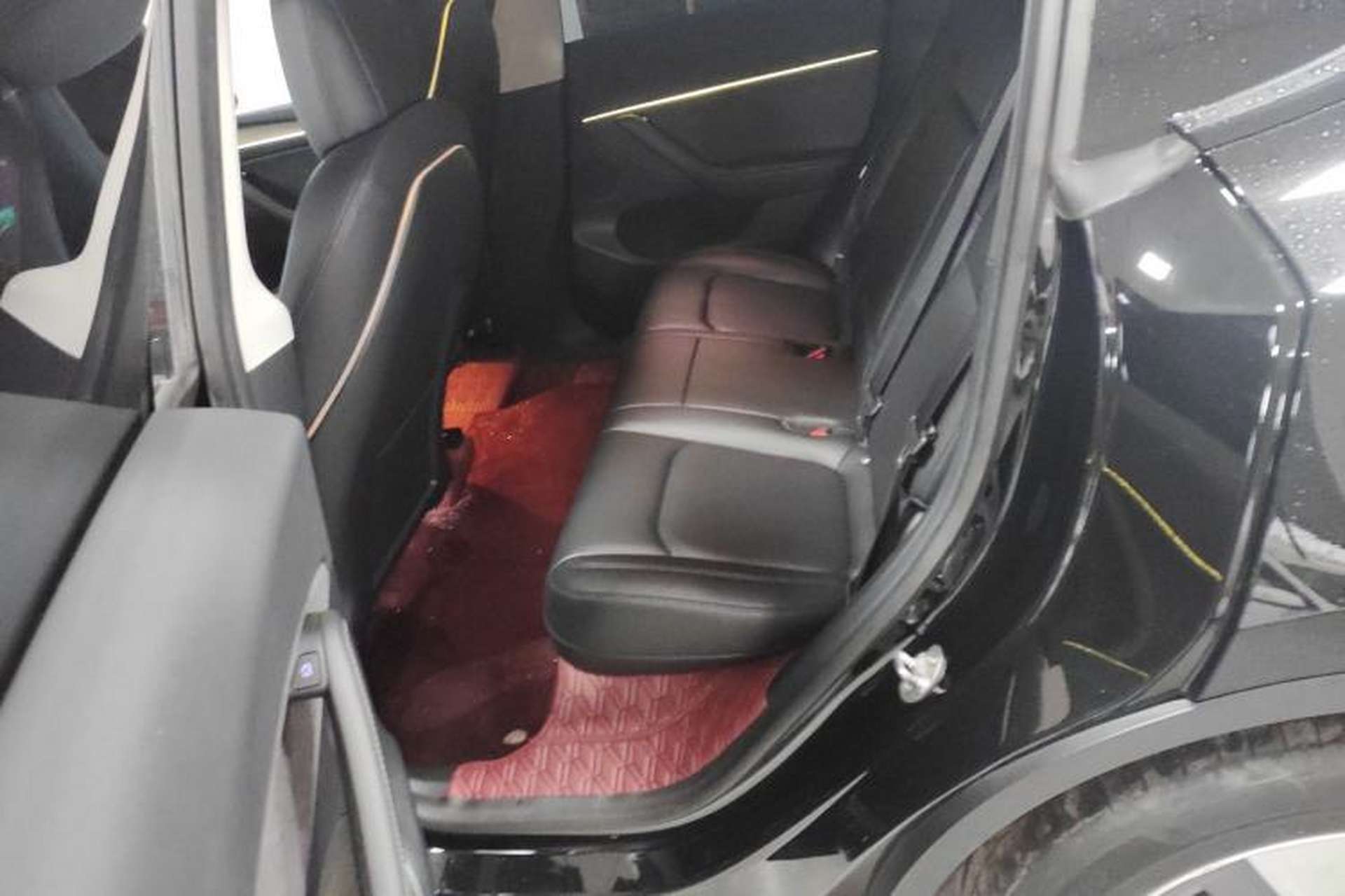 Used Tesla Model Y 2022 Rear-Wheel-Drive Version Left Rear Seat