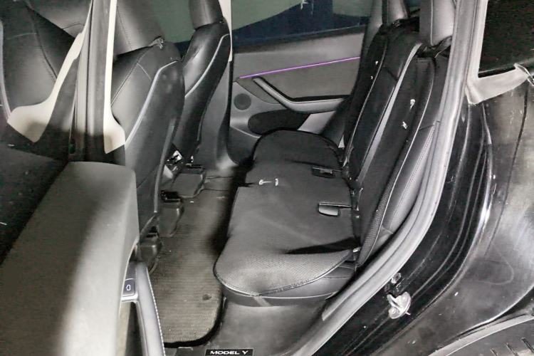 Used Tesla Model Y 2022 Long-Range All-Wheel-Drive Version Left Rear Seat