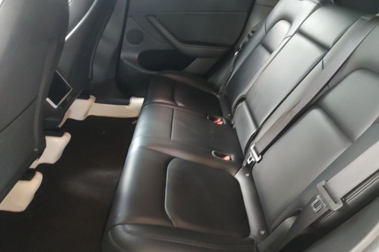 Used Tesla Model Y 2022 Long-Range All-Wheel-Drive Version Left Rear Seat