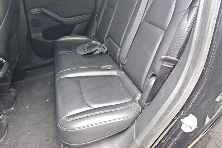 Used Tesla Model Y 2022 Long-Range All-Wheel-Drive Version Left Rear Seat