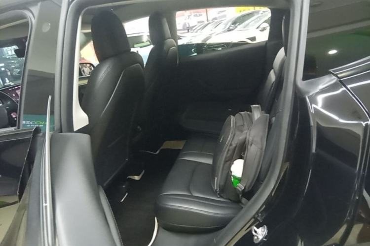 Used Tesla Model Y 2022 Long-Range All-Wheel-Drive Version Left Rear Seat