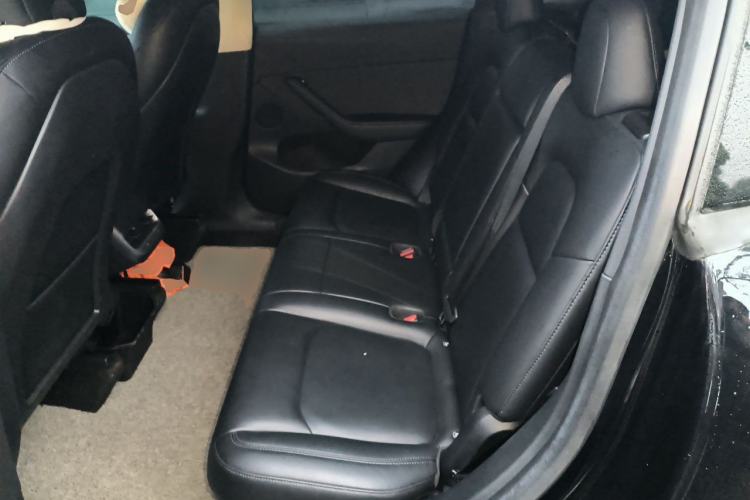 Used Tesla Model Y 2022 Long-Range All-Wheel-Drive Version Left Rear Seat