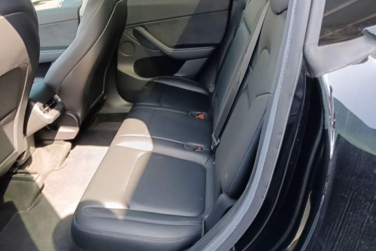 Used Tesla Model Y 2022 Rear-Wheel-Drive Version Left Rear Seat