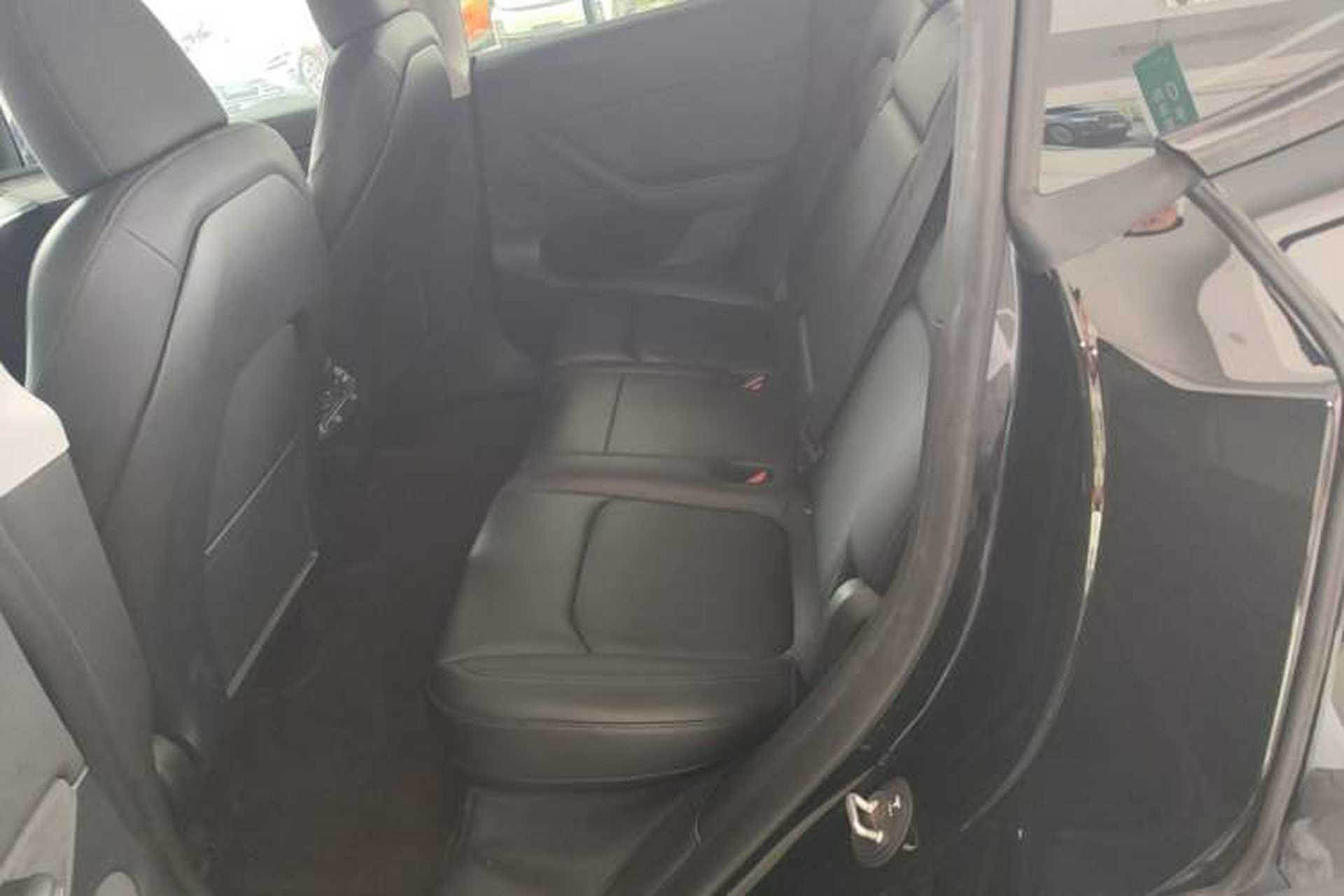 Used Tesla Model Y 2022 Performance High-Performance All-Wheel-Drive Version Left Rear Seat