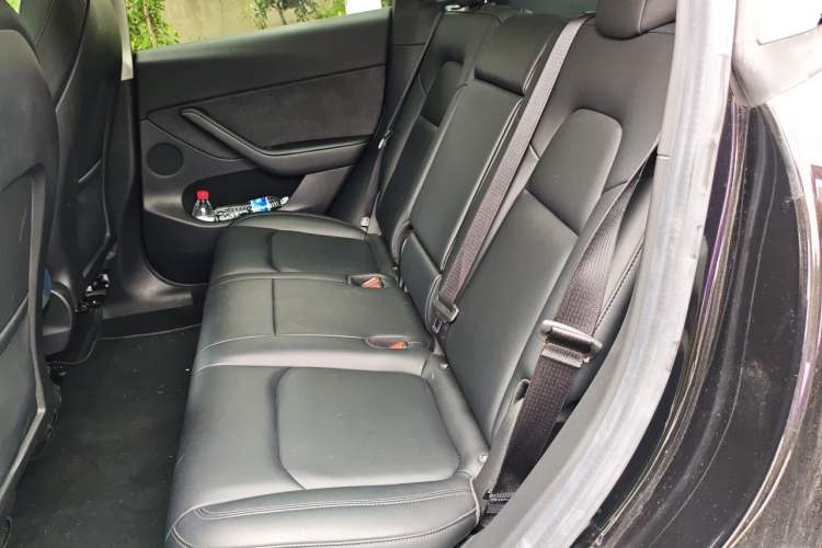 Used Tesla Model Y 2022 Long-Range All-Wheel-Drive Version Left Rear Seat
