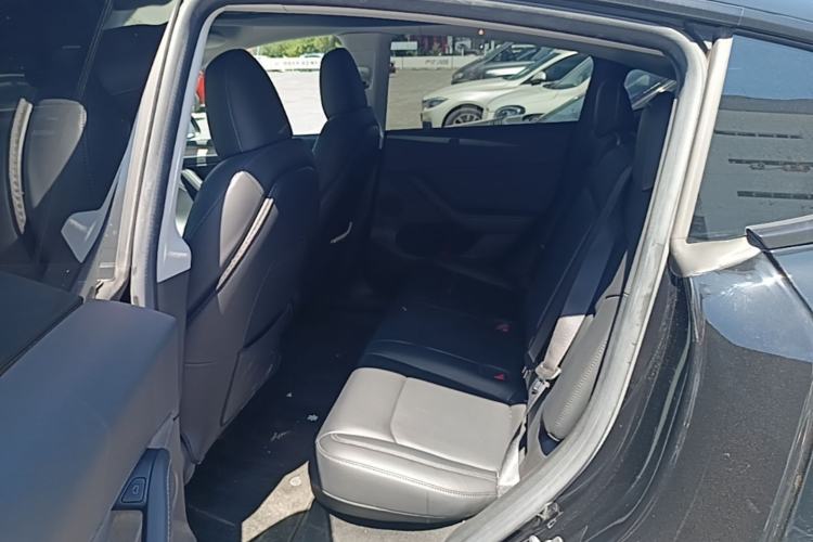 Used Tesla Model Y 2022 Performance High-Performance All-Wheel-Drive Version Left Rear Seat