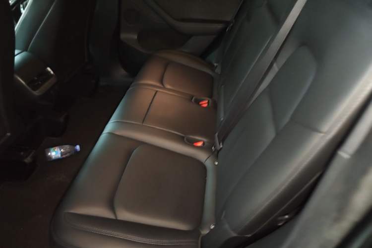 Used Tesla Model Y 2022 Long-Range All-Wheel-Drive Version Left Rear Seat