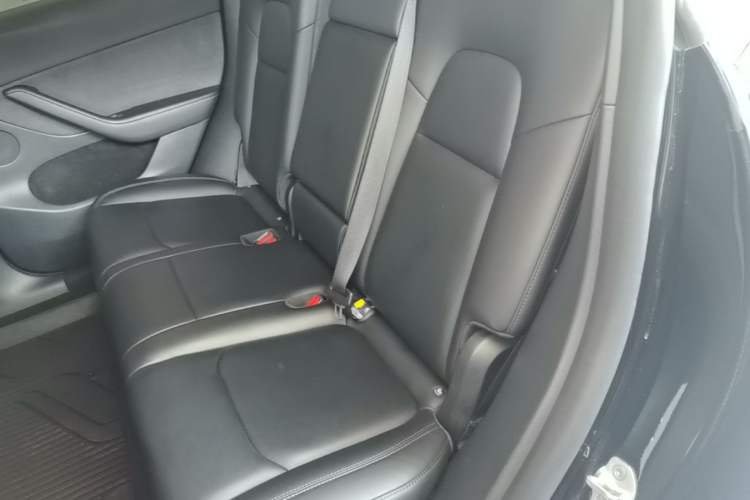Used Tesla Model Y 2022 Performance High-Performance All-Wheel-Drive Version Left Rear Seat