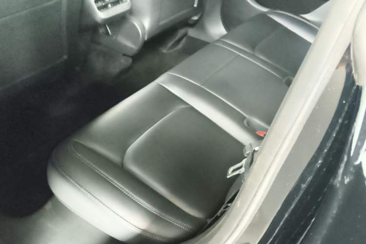 Used Tesla Model Y 2022 Performance High-Performance All-Wheel-Drive Version Left Rear Seat