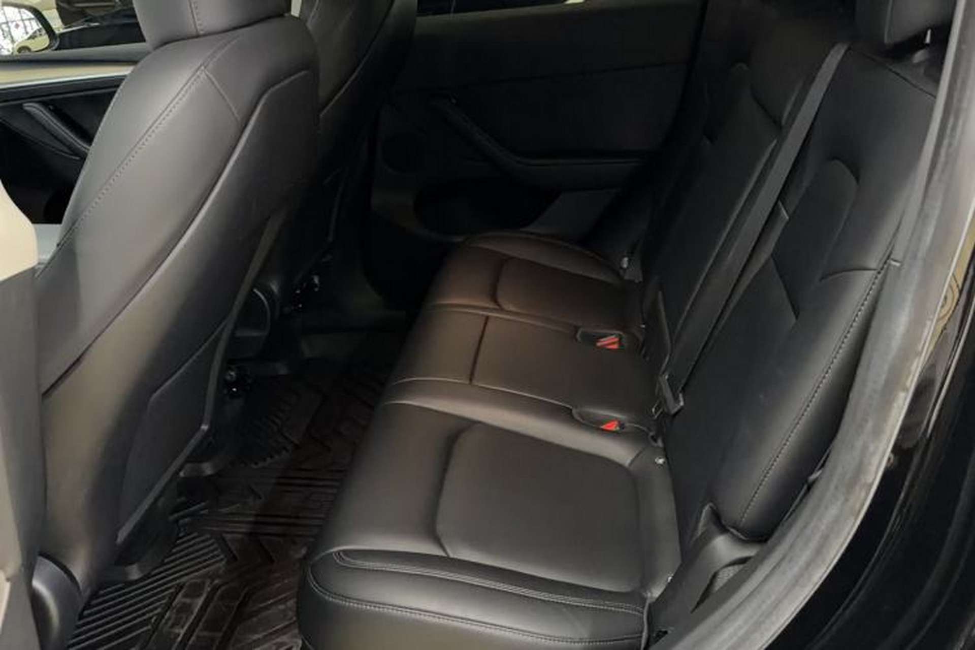 Used Tesla Model Y 2022 Rear-Wheel-Drive Version Left Rear Seat