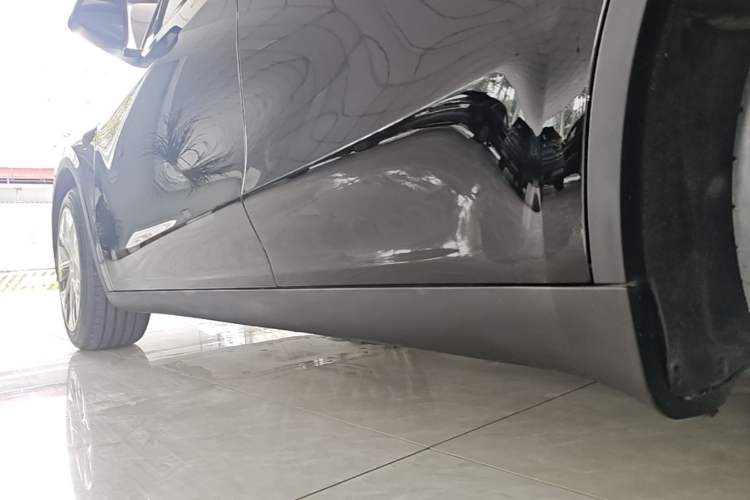 Used Tesla Model Y 2022 Revised Version Rear-Wheel Drive Left Side Sill