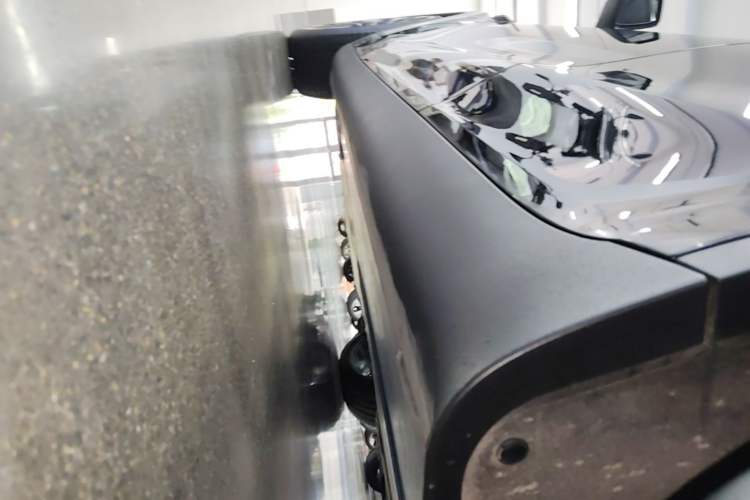 Used Tesla Model Y 2022 Performance High-Performance All-Wheel-Drive Version Left Side Sill