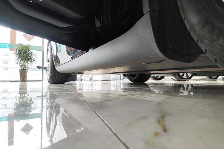 Used Tesla Model Y 2022 Revised Version Rear-Wheel Drive Left Side Sill