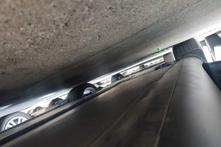 Used Tesla Model Y 2022 Long-Range All-Wheel-Drive Version Left Side Sill