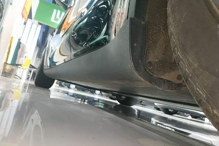 Used Tesla Model Y 2022 Revised Version Long-Range All-Wheel Drive Left Side Sill