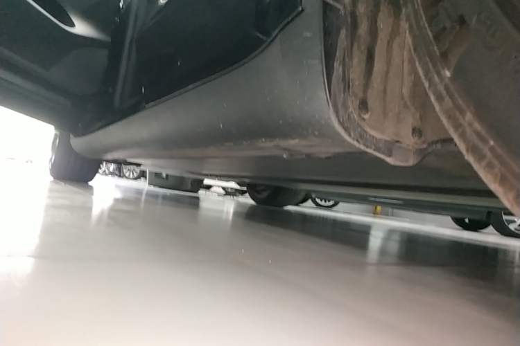 Used Tesla Model Y 2022 Revised Version Long-Range All-Wheel Drive Left Side Sill