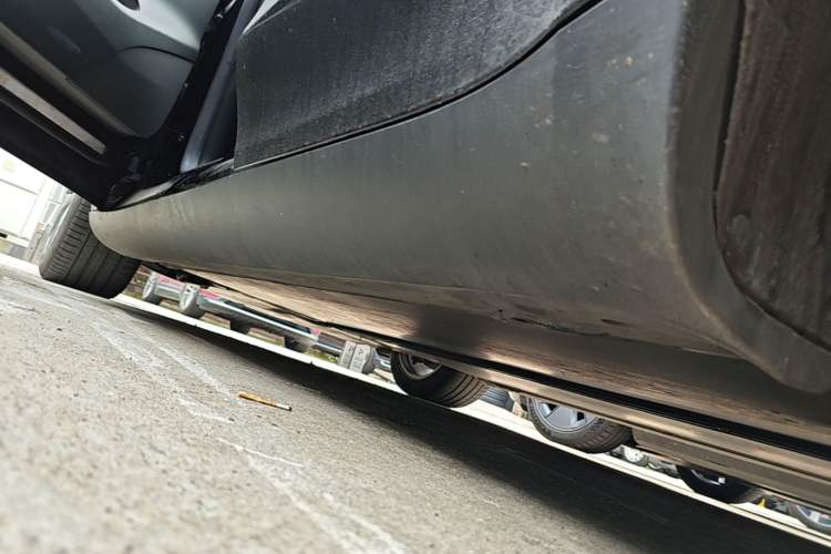 Used Tesla Model Y 2022 Revised Version Rear-Wheel Drive Left Side Sill