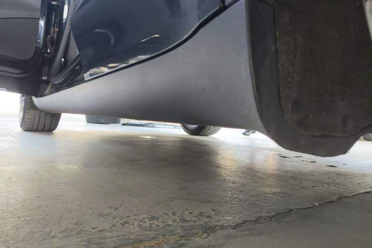 Used Tesla Model Y 2022 Revised Version Long-Range All-Wheel Drive Left Side Sill