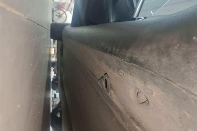 Used Tesla Model Y 2022 Revised Version Rear-Wheel Drive Left Side Sill