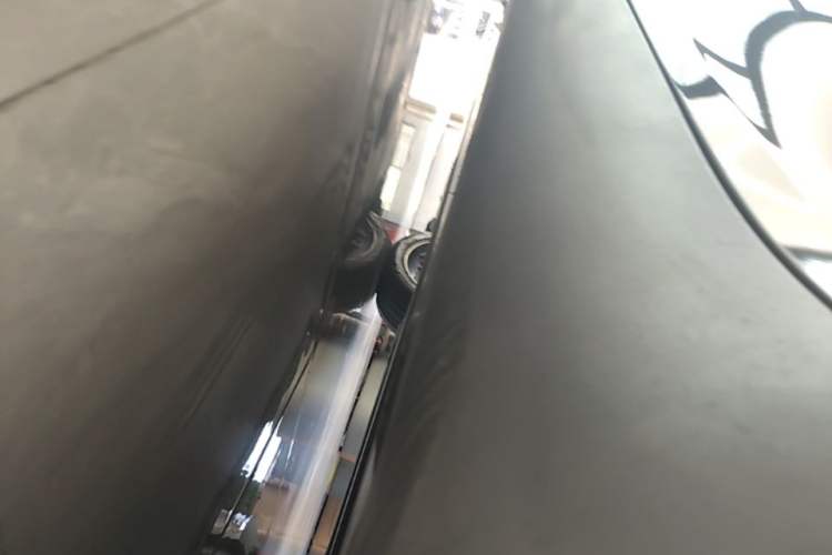 Used Tesla Model Y 2022 Long-Range All-Wheel-Drive Version Left Side Sill