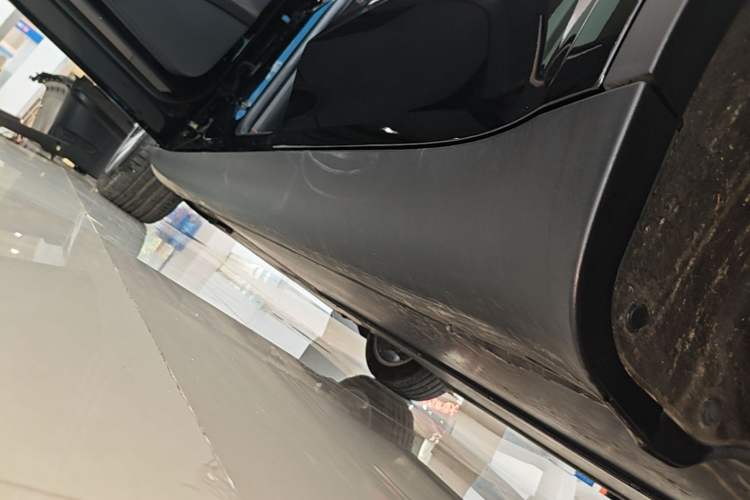 Used Tesla Model Y 2022 Revised Version Rear-Wheel Drive Left Side Sill