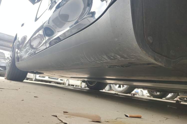 Used Tesla Model Y 2022 Long-Range All-Wheel-Drive Version Left Side Sill