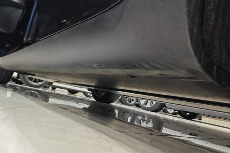 Used Tesla Model Y 2022 Revised Version Rear-Wheel Drive Left Side Sill