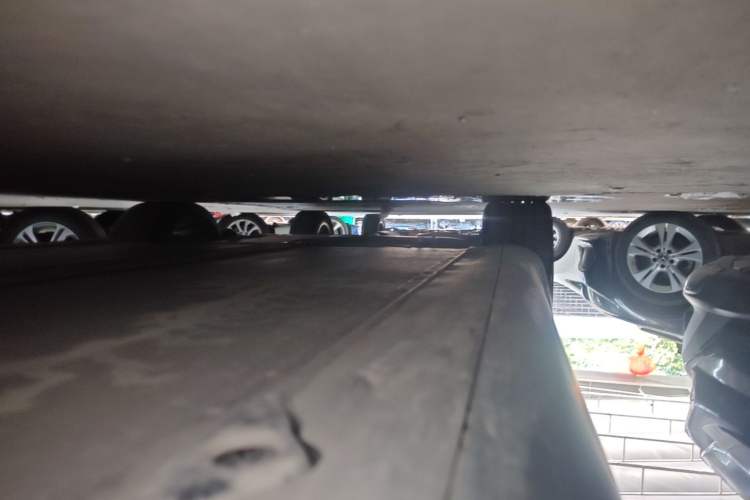 Used Tesla Model Y 2022 Long-Range All-Wheel-Drive Version Left Side Sill