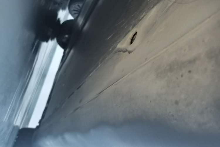 Used Tesla Model Y 2022 Long-Range All-Wheel-Drive Version Left Side Sill