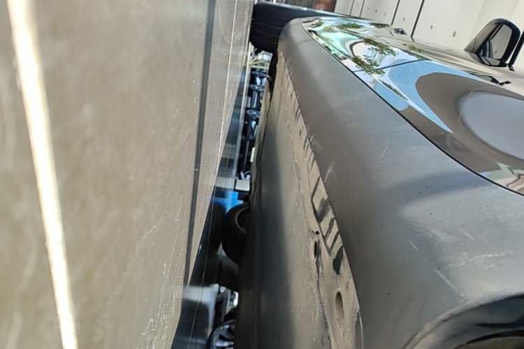 Used Tesla Model Y 2022 Revised Version Long-Range All-Wheel Drive Left Side Sill