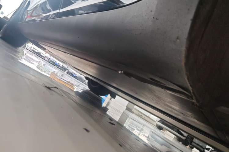 Used Tesla Model Y 2022 Long-Range All-Wheel-Drive Version Left Side Sill