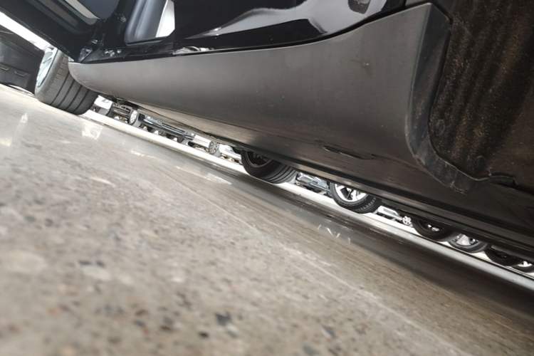 Used Tesla Model Y 2022 Revised Version Rear-Wheel Drive Left Side Sill