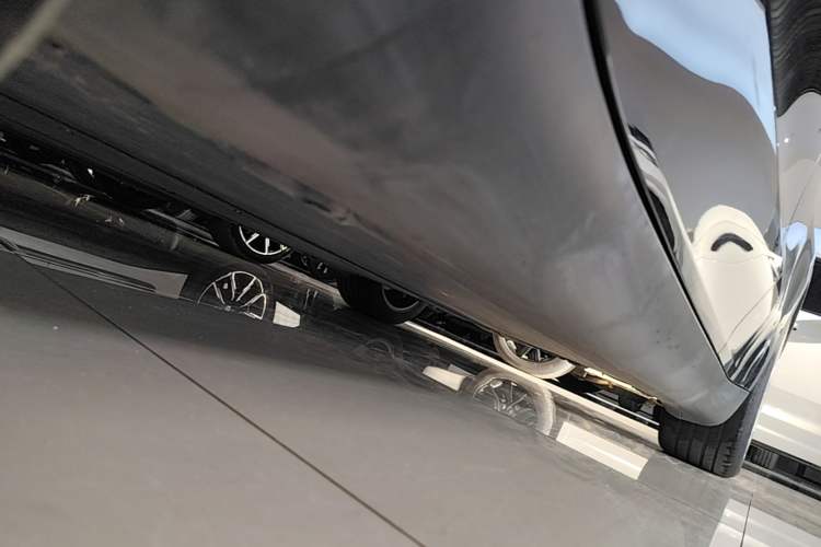 Used Tesla Model Y 2022 Revised Version Rear-Wheel Drive Left Side Sill