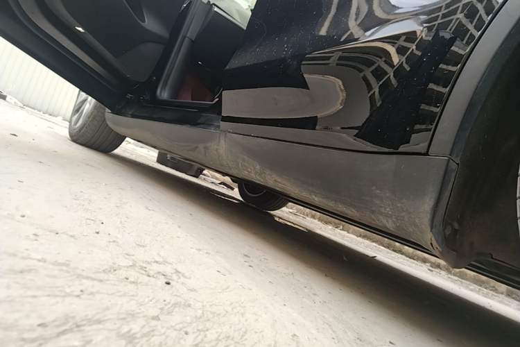 Used Tesla Model Y 2022 Revised Version Rear-Wheel Drive Left Side Sill