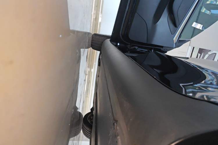 Used Tesla Model Y 2022 Rear-Wheel-Drive Version Left Side Sill