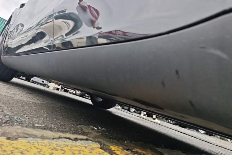 Used Tesla Model Y 2022 Revised Version Rear-Wheel Drive Left Side Sill