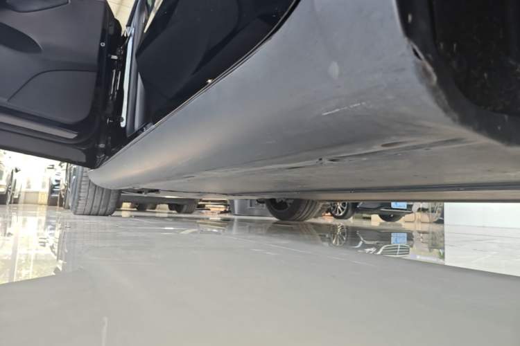 Used Tesla Model Y 2022 Revised Version Rear-Wheel Drive Left Side Sill