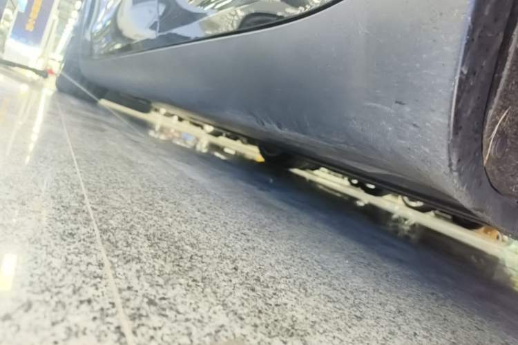 Used Tesla Model Y 2022 Performance High-Performance All-Wheel-Drive Version Left Side Sill