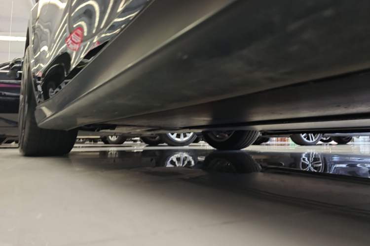 Used Tesla Model Y 2022 Revised Version Long-Range All-Wheel Drive Left Side Sill