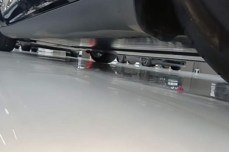 Used Tesla Model Y 2022 Long-Range All-Wheel-Drive Version Left Side Sill
