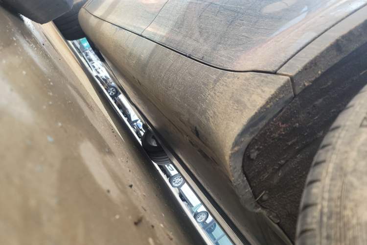 Used Tesla Model Y 2022 Rear-Wheel-Drive Version Left Side Sill