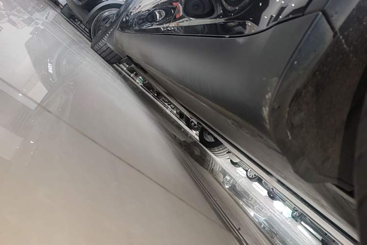 Used Tesla Model Y 2022 Revised Version Rear-Wheel Drive Left Side Sill