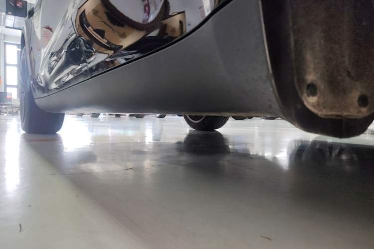 Used Tesla Model Y 2022 Long-Range All-Wheel-Drive Version Left Side Sill